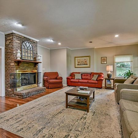 South Asheville Home With Hot Tub Just 11 Miles To Downtown المظهر الخارجي الصورة