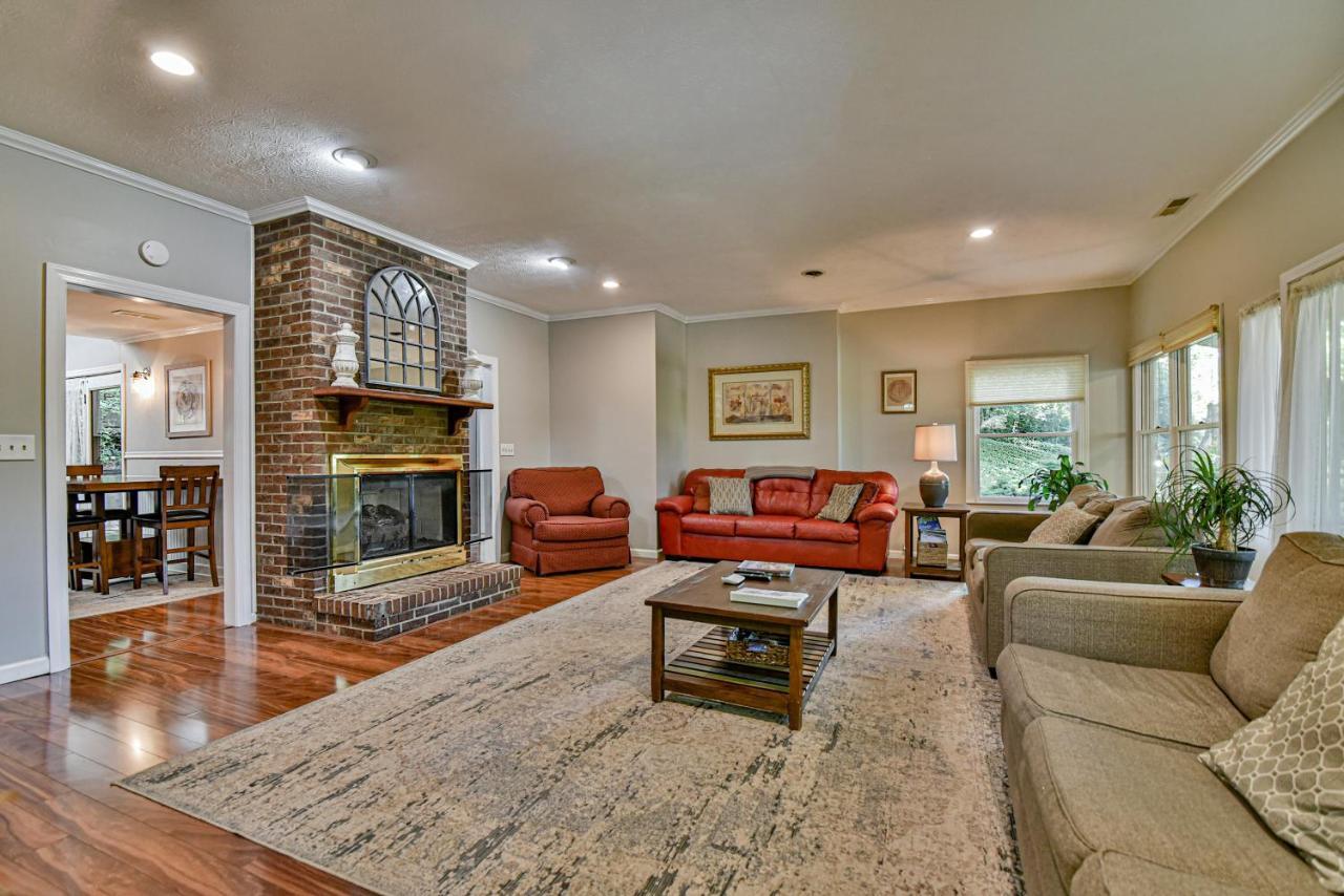 South Asheville Home With Hot Tub Just 11 Miles To Downtown المظهر الخارجي الصورة