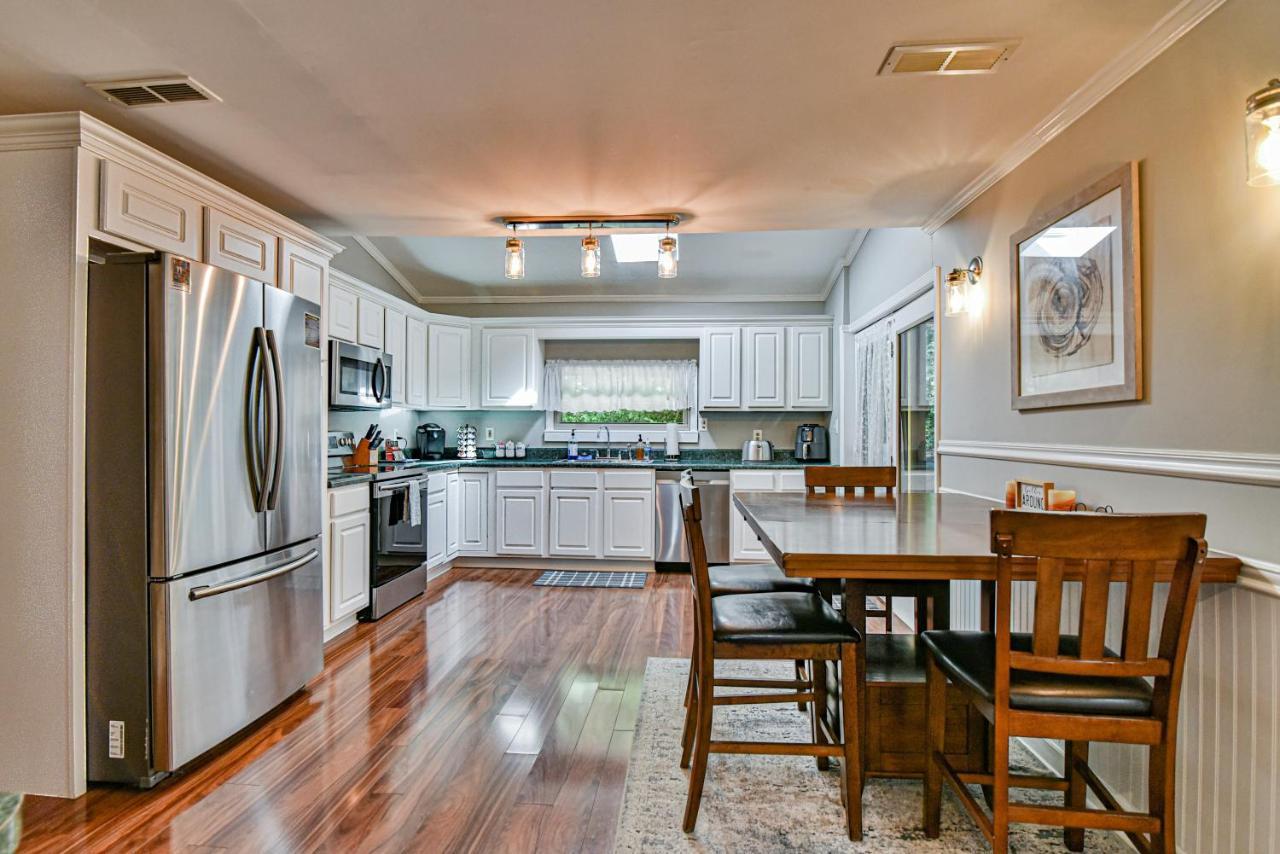 South Asheville Home With Hot Tub Just 11 Miles To Downtown المظهر الخارجي الصورة
